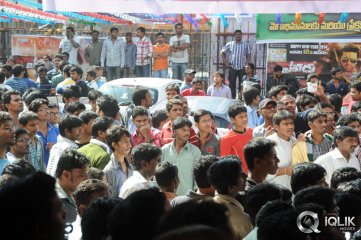 Yevadu Hungama at Sandhya Theatre